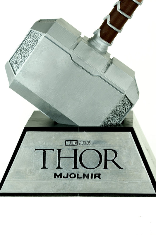 Tors hammare Mjölner och stativ Marvel Thor Hammer (48 cm hammare, 14 cm stativ, totalt 62 cm) 3D-figur TCS