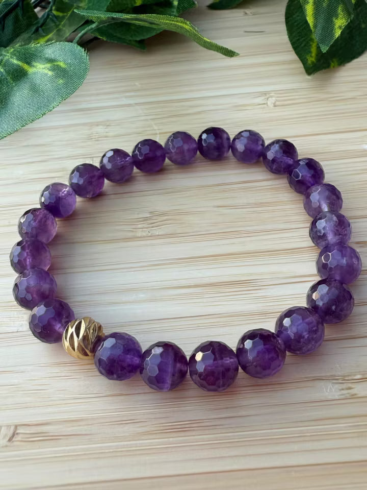 Lila ametists armband med guld pärla (8mm) (new-v3)