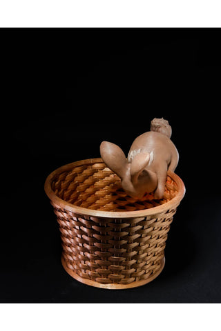 Påskharens korgfigur – Nyfiken kanin TCS